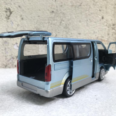 Mô hình xe ô tô TOYOTA HIACE (Cá Mập đầu búa) tỷ lệ 1:32