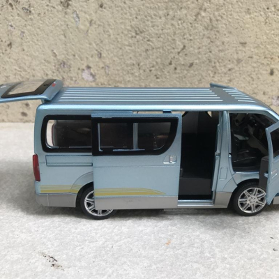 Mô hình xe ô tô TOYOTA HIACE (Cá Mập đầu búa) tỷ lệ 1:32