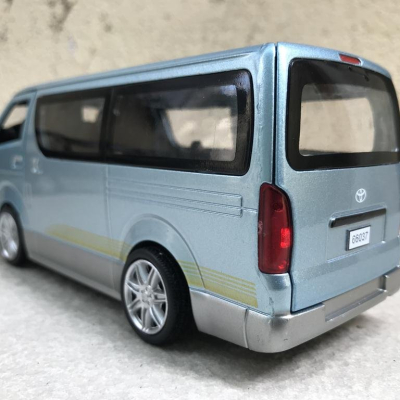 Mô hình xe ô tô TOYOTA HIACE (Cá Mập đầu búa) tỷ lệ 1:32