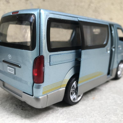 Mô hình xe ô tô TOYOTA HIACE (Cá Mập đầu búa) tỷ lệ 1:32