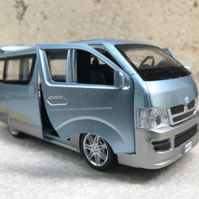 Mô hình xe ô tô TOYOTA HIACE (Cá Mập đầu búa) tỷ lệ 1:32