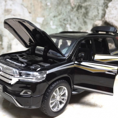 Mô hình xe Ô TÔ TOYOTA Land Cruiser 2018  tỷ lệ 1:32