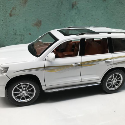Mô hình xe ô tô TOYOTA PRADO TX tỷ lệ 1:24