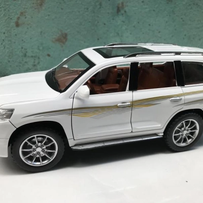 Mô hình xe ô tô TOYOTA PRADO TX tỷ lệ 1:24