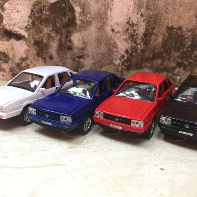 Mô hình xe ô tô Volkswagen SATANA tỷ lệ 1:32
