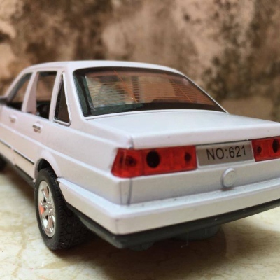 Mô hình xe ô tô Volkswagen SATANA tỷ lệ 1:32
