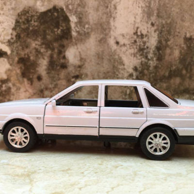 Mô hình xe ô tô Volkswagen SATANA tỷ lệ 1:32