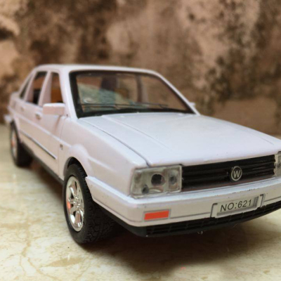 Mô hình xe ô tô Volkswagen SATANA tỷ lệ 1:32