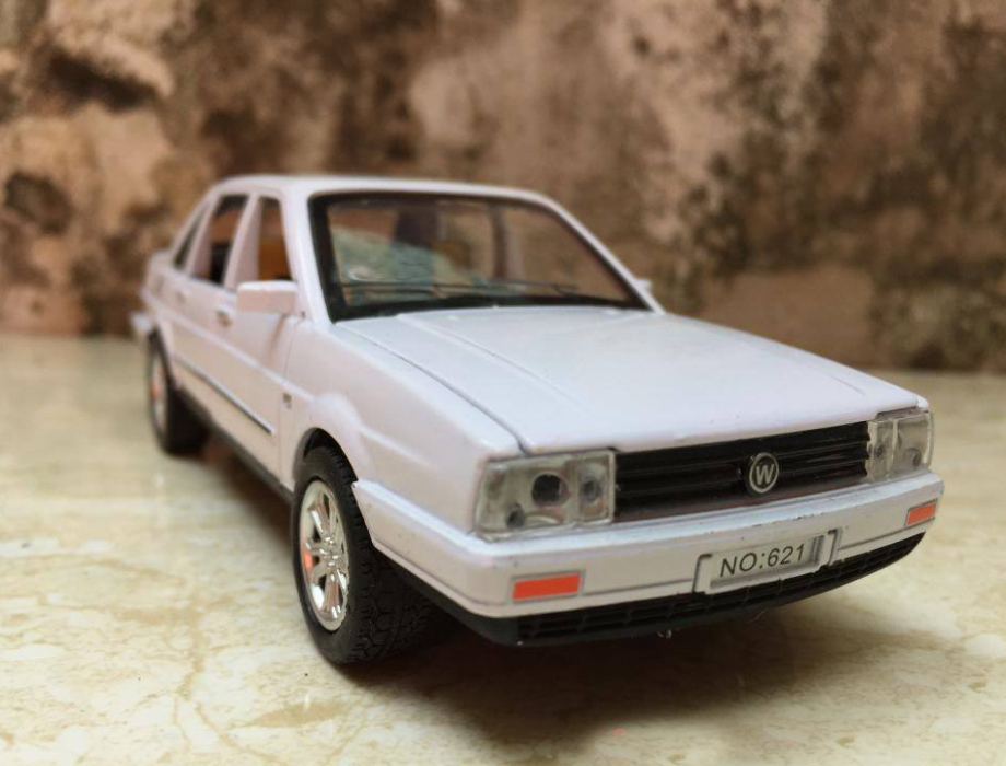 Mô hình xe ô tô Volkswagen SATANA tỷ lệ 1:32 Mô hình xe ô tô Volkswagen SATANA tỷ lệ 1:32
