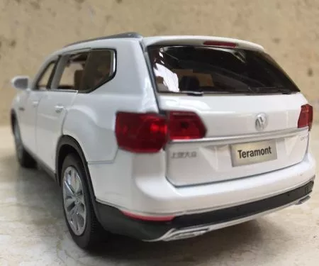 ​Mô hình xe Ô TÔ Volkswagen TERAMONT 2019  tỷ lệ 1:32