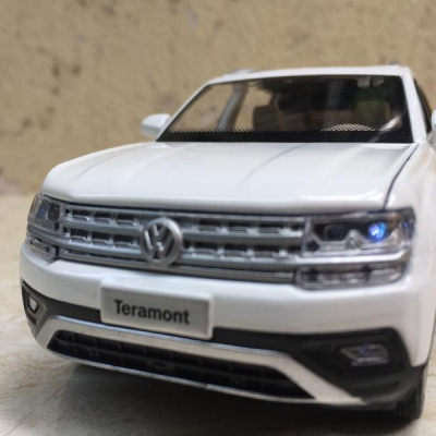 Mô hình xe Ô TÔ Volkswagen TERAMONT 2019  tỷ lệ 1:32