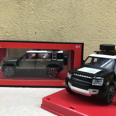 Mô hình xe Range Rovee Defender 2021 tỷ lệ 1:32