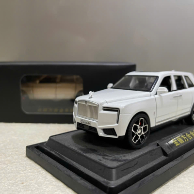 Mô hình xe Rolls-Royce Cullinan Black Badge Series II tỷ lệ 1:32 Mô hình xe Rolls-Royce Cullinan Black Badge Series II tỷ lệ 1:32