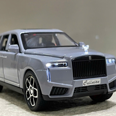 Mô hình xe Rolls-Royce Cullinan Black Badge Series II tỷ lệ 1:32 Mô hình xe Rolls-Royce Cullinan Black Badge Series II tỷ lệ 1:32