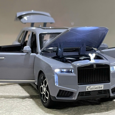 Mô hình xe Rolls-Royce Cullinan Black Badge Series II tỷ lệ 1:32 Mô hình xe Rolls-Royce Cullinan Black Badge Series II tỷ lệ 1:32