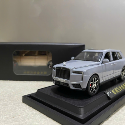 Mô hình xe Rolls-Royce Cullinan Black Badge Series II tỷ lệ 1:32 Mô hình xe Rolls-Royce Cullinan Black Badge Series II tỷ lệ 1:32