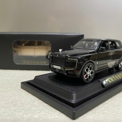 Mô hình xe Rolls-Royce Cullinan Black Badge Series II tỷ lệ 1:32 Mô hình xe Rolls-Royce Cullinan Black Badge Series II tỷ lệ 1:32