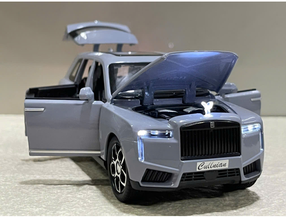 Mô hình xe Rolls-Royce Cullinan Black Badge Series II tỷ lệ 1:32 Mô hình xe Rolls-Royce Cullinan Black Badge Series II tỷ lệ 1:32