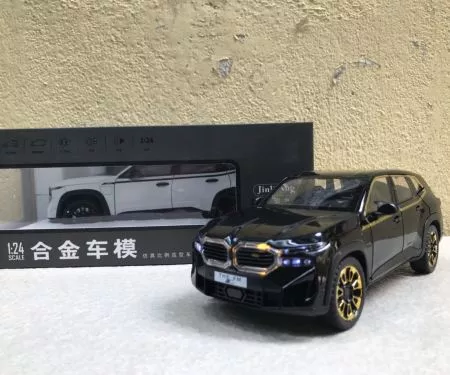 ​Mô hình xe SUV BMW XM 2024 tỷ lệ 1:24