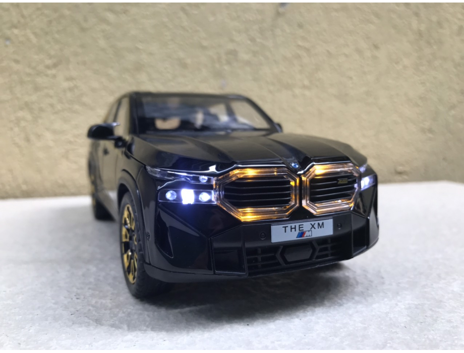 Mô hình xe SUV BMW XM 2024 tỷ lệ 1:24 Mô hình xe SUV BMW XM 2024 tỷ lệ 1:24