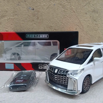 ​Mô hình xe Toyota Alphard Hybrid E-Four có Remote tỷ lệ 1:24 