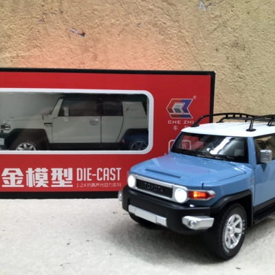 ​Mô hình xe TOYOTA FJ Cruiser tỷ lệ  1:24