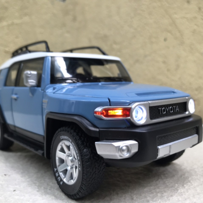 ​Mô hình xe TOYOTA FJ Cruiser tỷ lệ  1:24