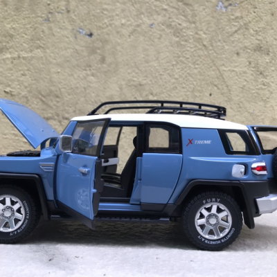 ​Mô hình xe TOYOTA FJ Cruiser tỷ lệ  1:24