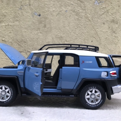 ​Mô hình xe TOYOTA FJ Cruiser tỷ lệ  1:24