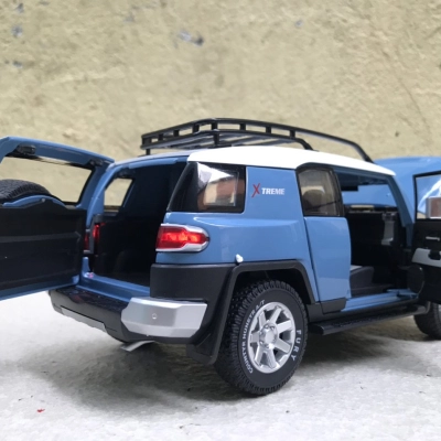 ​Mô hình xe TOYOTA FJ Cruiser tỷ lệ  1:24