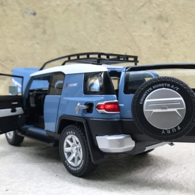 ​Mô hình xe TOYOTA FJ Cruiser tỷ lệ  1:24