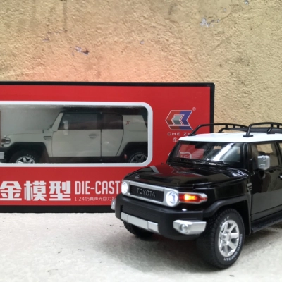 ​Mô hình xe TOYOTA FJ Cruiser tỷ lệ  1:24