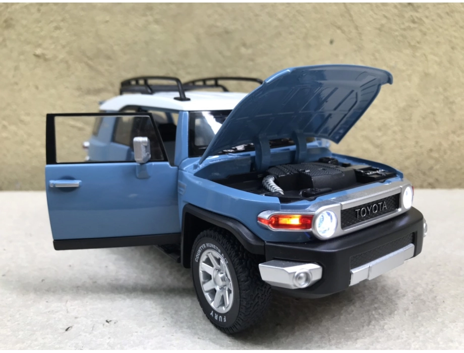​Mô hình xe TOYOTA FJ Cruiser tỷ lệ  1:24