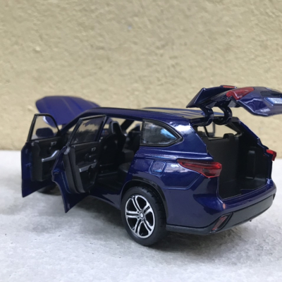 Mô hình xe Toyota highlander 2024 tỷ lệ 1:32