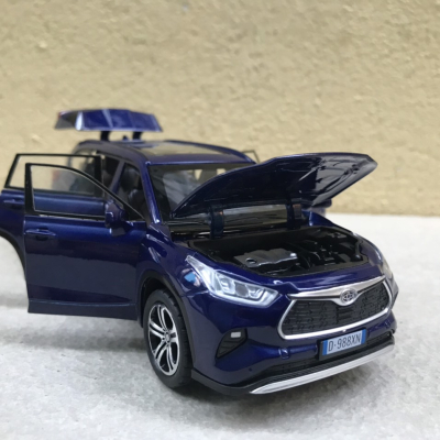 Mô hình xe Toyota highlander 2024 tỷ lệ 1:32