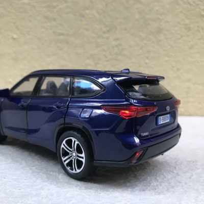 Mô hình xe Toyota highlander 2024 tỷ lệ 1:32