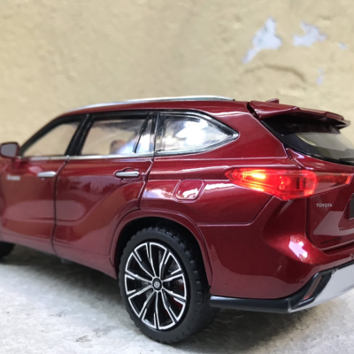 Mô hình xe TOYOTA Highlander Hybrid 2023 tỷ lệ 1:24