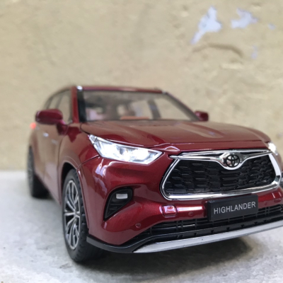 Mô hình xe TOYOTA Highlander Hybrid 2023 tỷ lệ 1:24