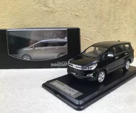 ​Mô hình xe Toyota INNOVA 2016 tỷ lệ 1:32