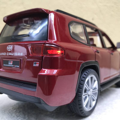Mô hình xe TOYOTA land Cruiser GR 2022  tỷ lệ 1:24