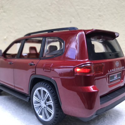 Mô hình xe TOYOTA land Cruiser GR 2022  tỷ lệ 1:24