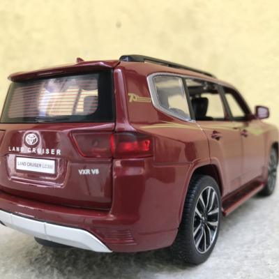 Mô hình xe TOYOTA Land Cruiser LC300 2023  tỷ lệ 1:32