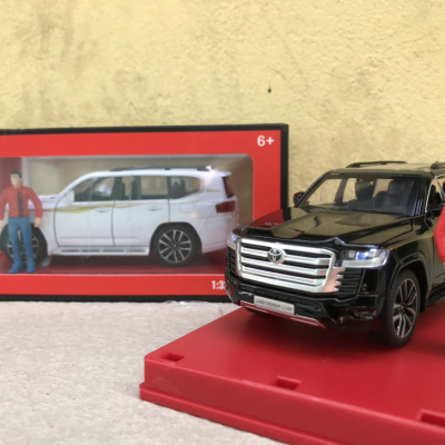 Mô hình xe TOYOTA Land Cruiser LC300 2023  tỷ lệ 1:32