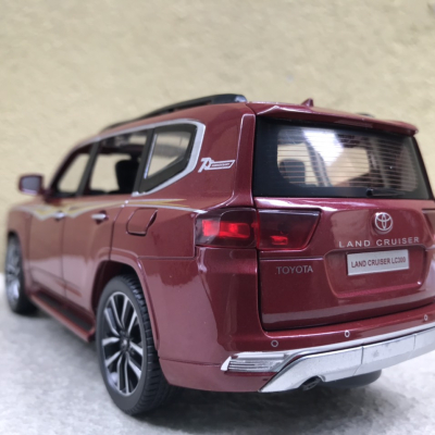 Mô hình xe TOYOTA land Cruiser LC300 2024 tỷ lệ 1:24