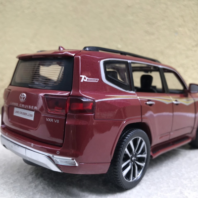 Mô hình xe TOYOTA land Cruiser LC300 2024 tỷ lệ 1:24