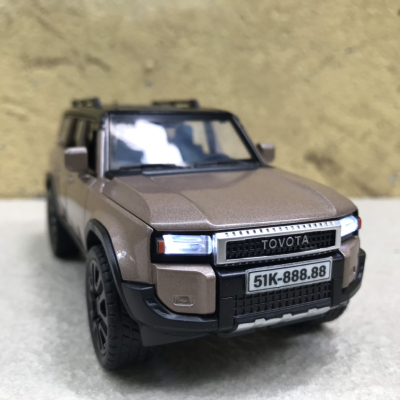 Mô hình xe Toyota Land Cruiser Prado 2024 tỷ lệ 1:32