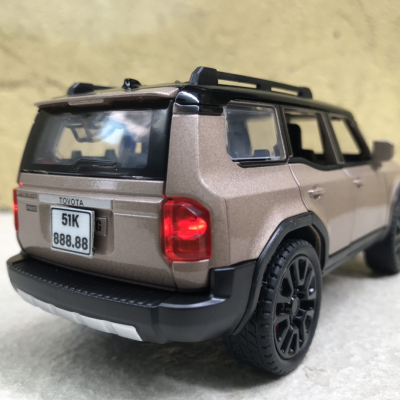 Mô hình xe Toyota Land Cruiser Prado 2024 tỷ lệ 1:32