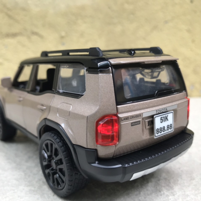 Mô hình xe Toyota Land Cruiser Prado 2024 tỷ lệ 1:32