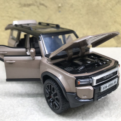 Mô hình xe Toyota Land Cruiser Prado 2024 tỷ lệ 1:32