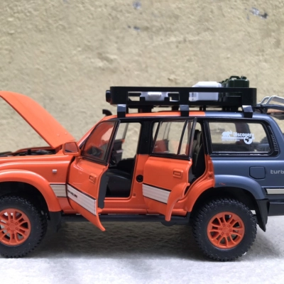 Mô hình xe Toyota Landcruiser LC80 tỷ lệ  1:24